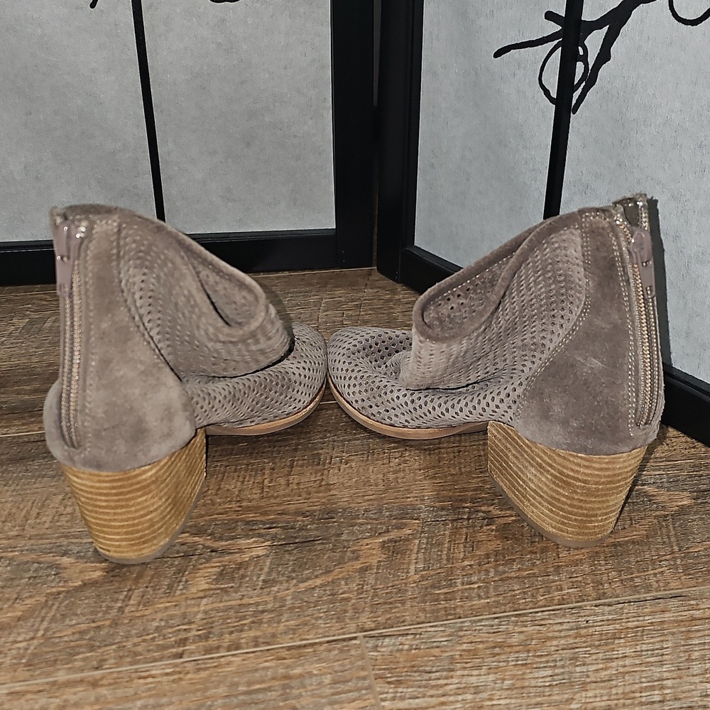 Jeffrey Campbell Perforated Taupe Ankle Boots Size 6 - Picture 4 of 10